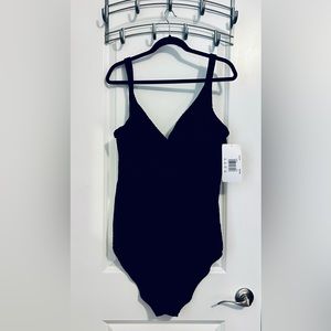 One piece Krinkle chlorine resistant swimsuit twist front-black